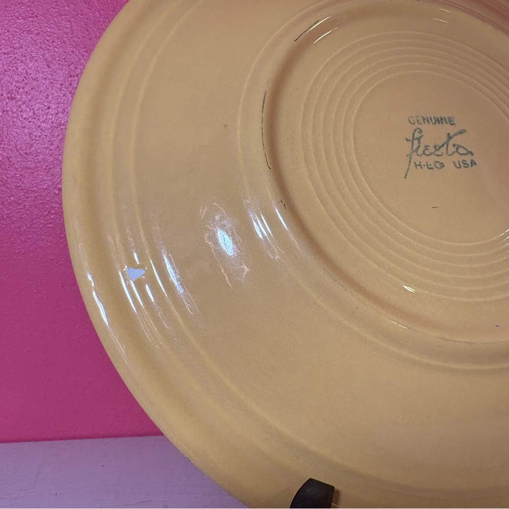 Vintage * Genuine Fiestaware Yellow Dinner Plate Collectible Homer Laughlin GUC - Picture 6 of 8